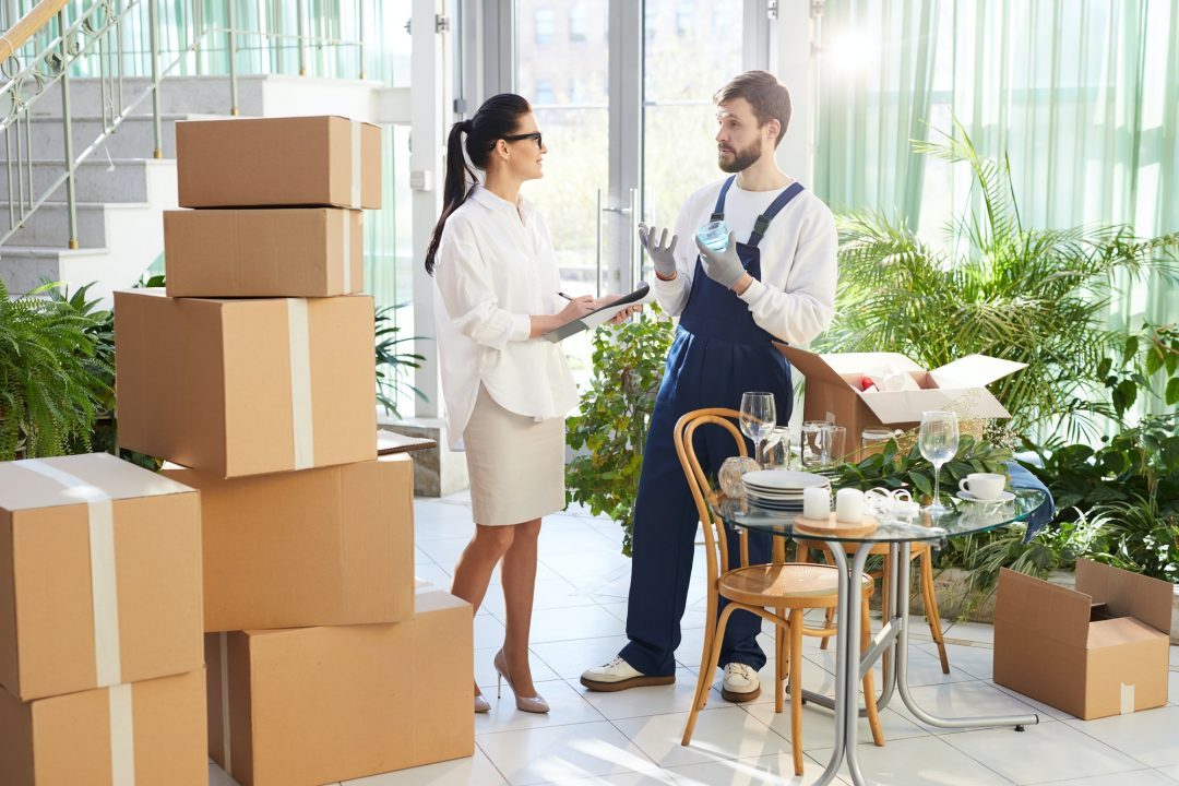 mover-showing-glass-to-customer.jpg